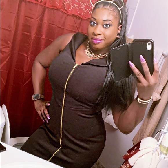 Sexy and sleek black dress - Picture 1 of 9